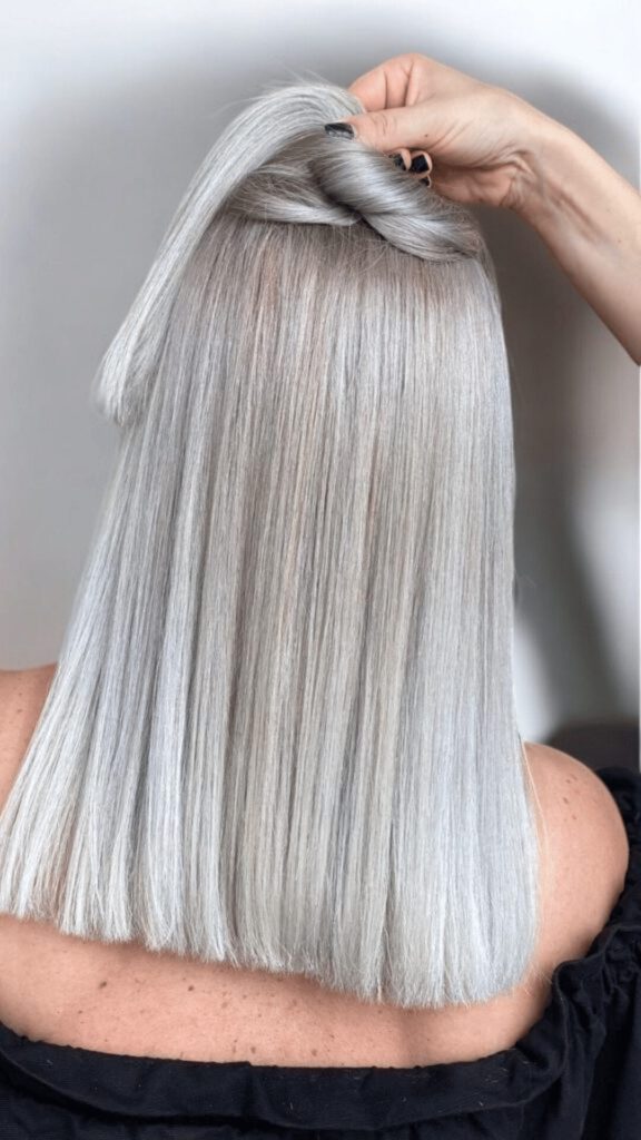 Blonde haare mit strähnentechnik