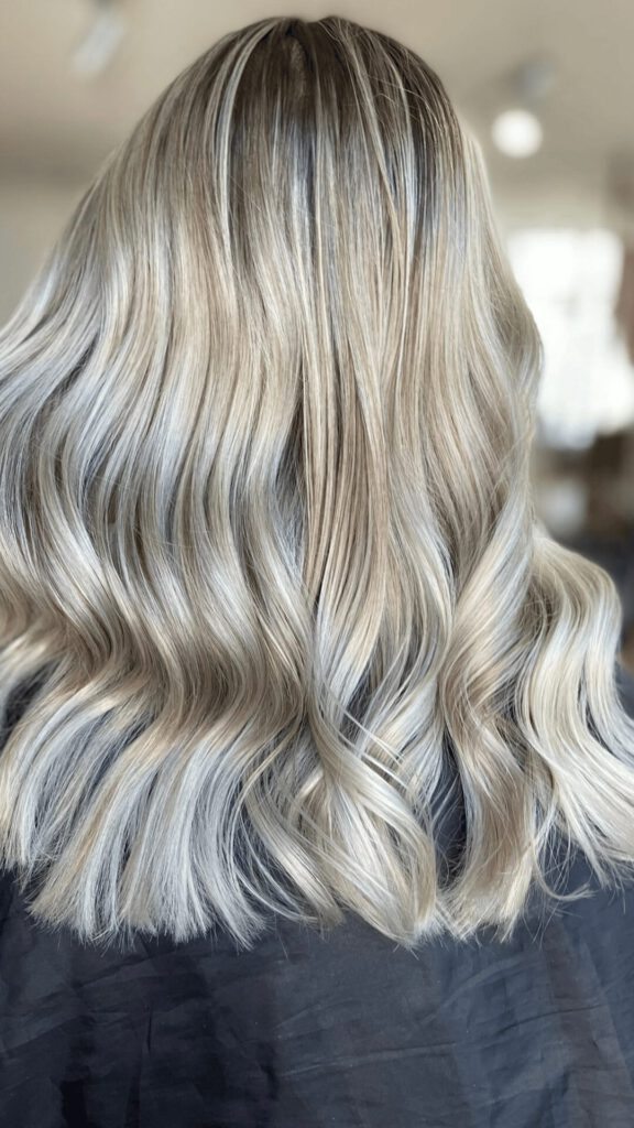 Balayage mit blondehaare,
